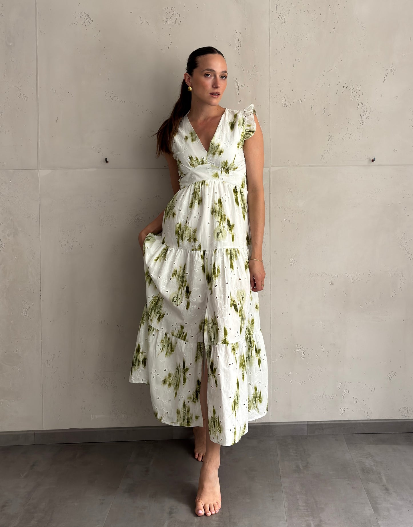Lochdesign Kleid mit Rüschenärmeln & Blumendetails