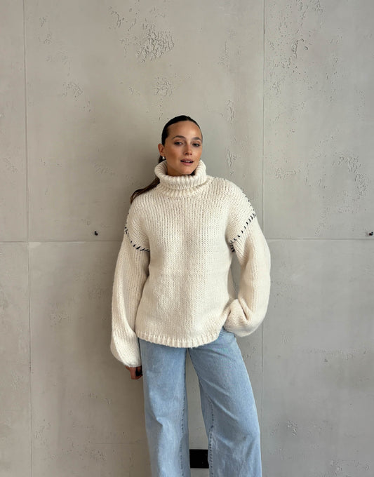 Oversize Rollkragenpullover mit abgesetzter Naht