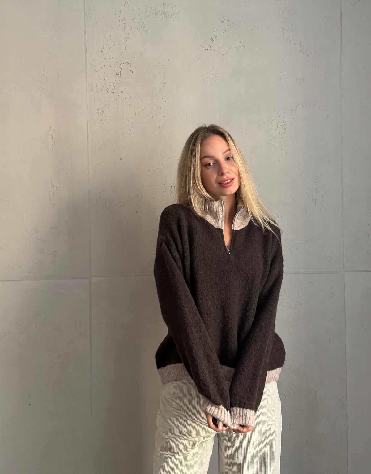 Zweifarbiger Quarterzip-Pullover