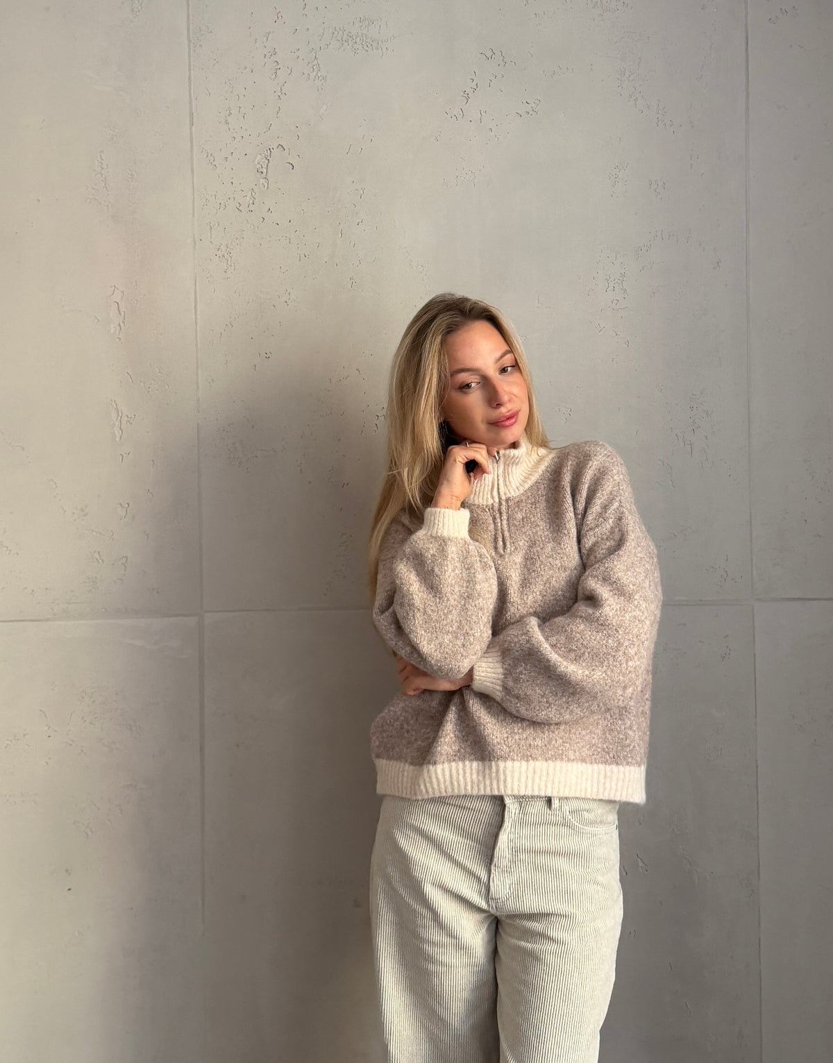Zweifarbiger Quarterzip-Pullover