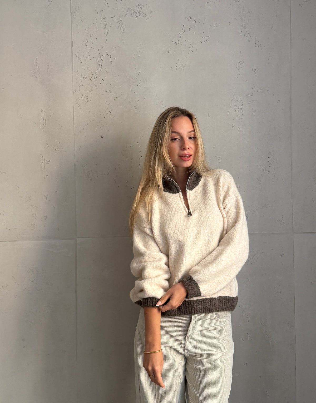 Zweifarbiger Quarterzip-Pullover