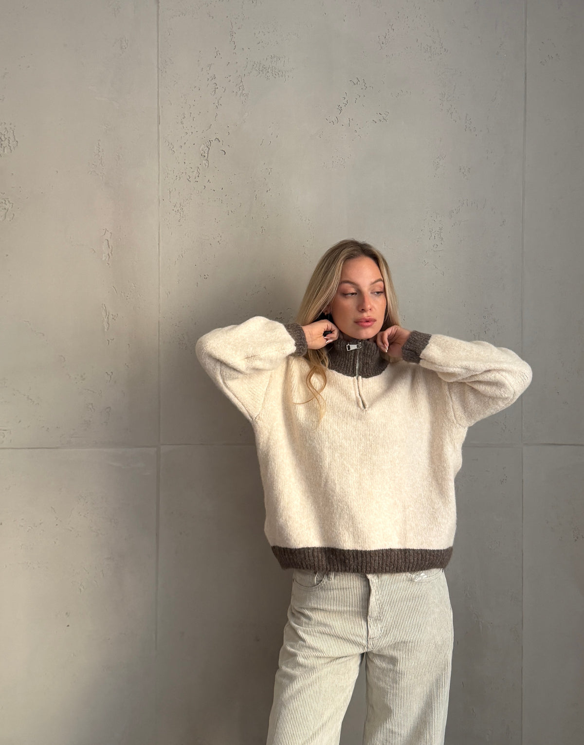 Zweifarbiger Quarterzip-Pullover