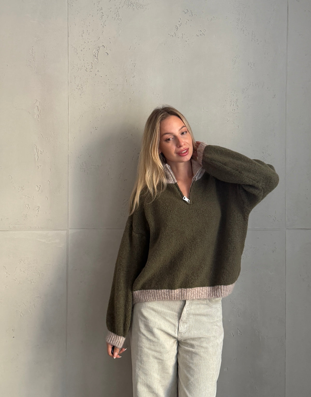 Zweifarbiger Quarterzip-Pullover