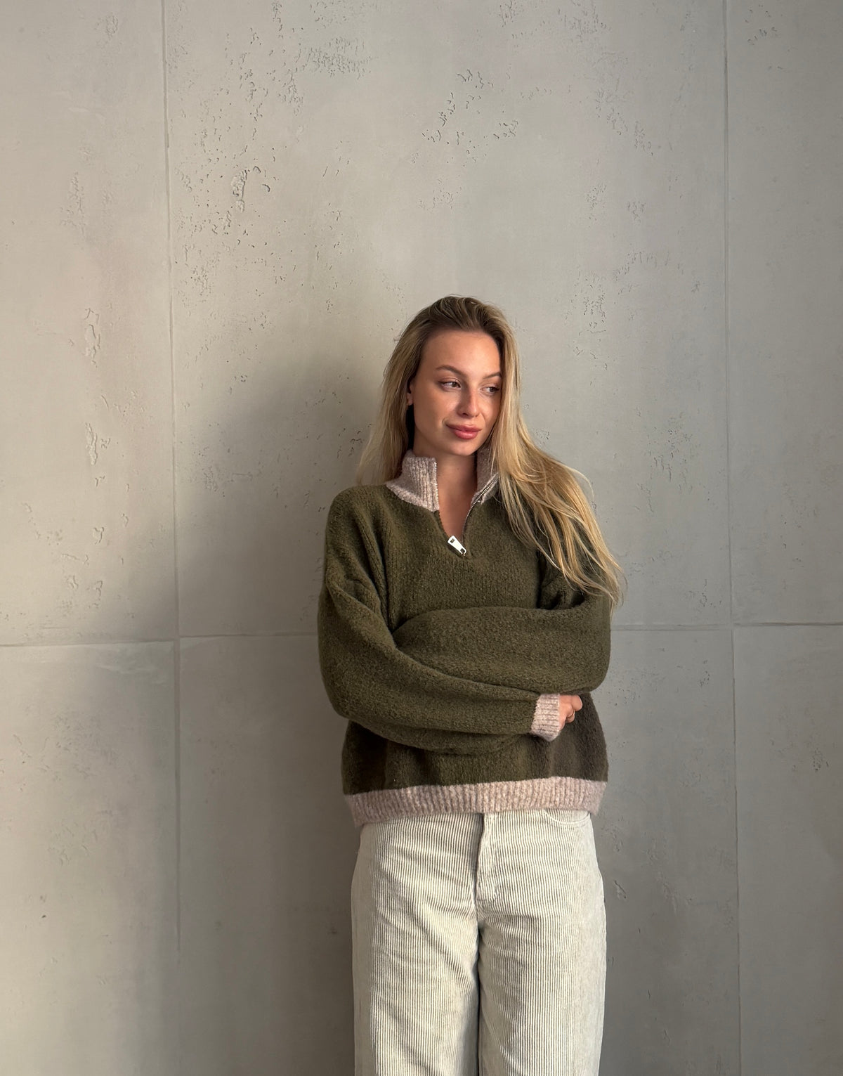 Zweifarbiger Quarterzip-Pullover