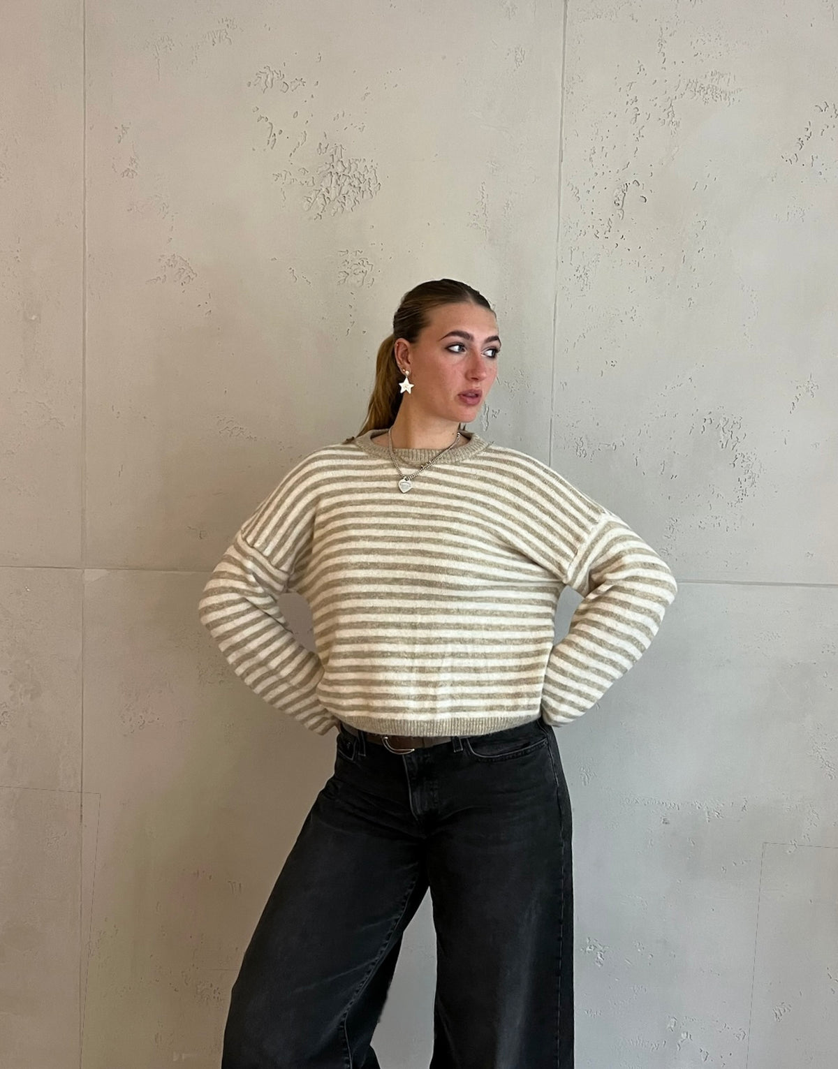 Gestreifter Pullover mit Rundhals