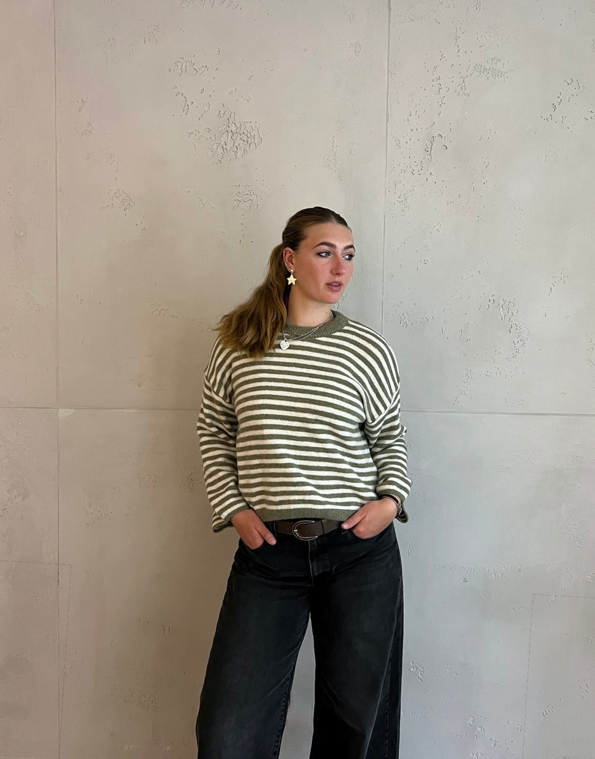 Gestreifter Pullover mit Rundhals