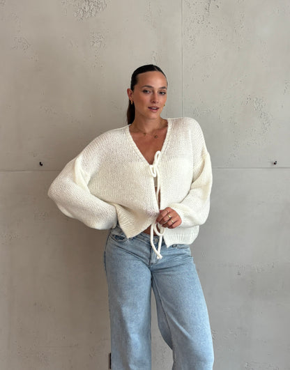 Weicher Schleifen-Pullover