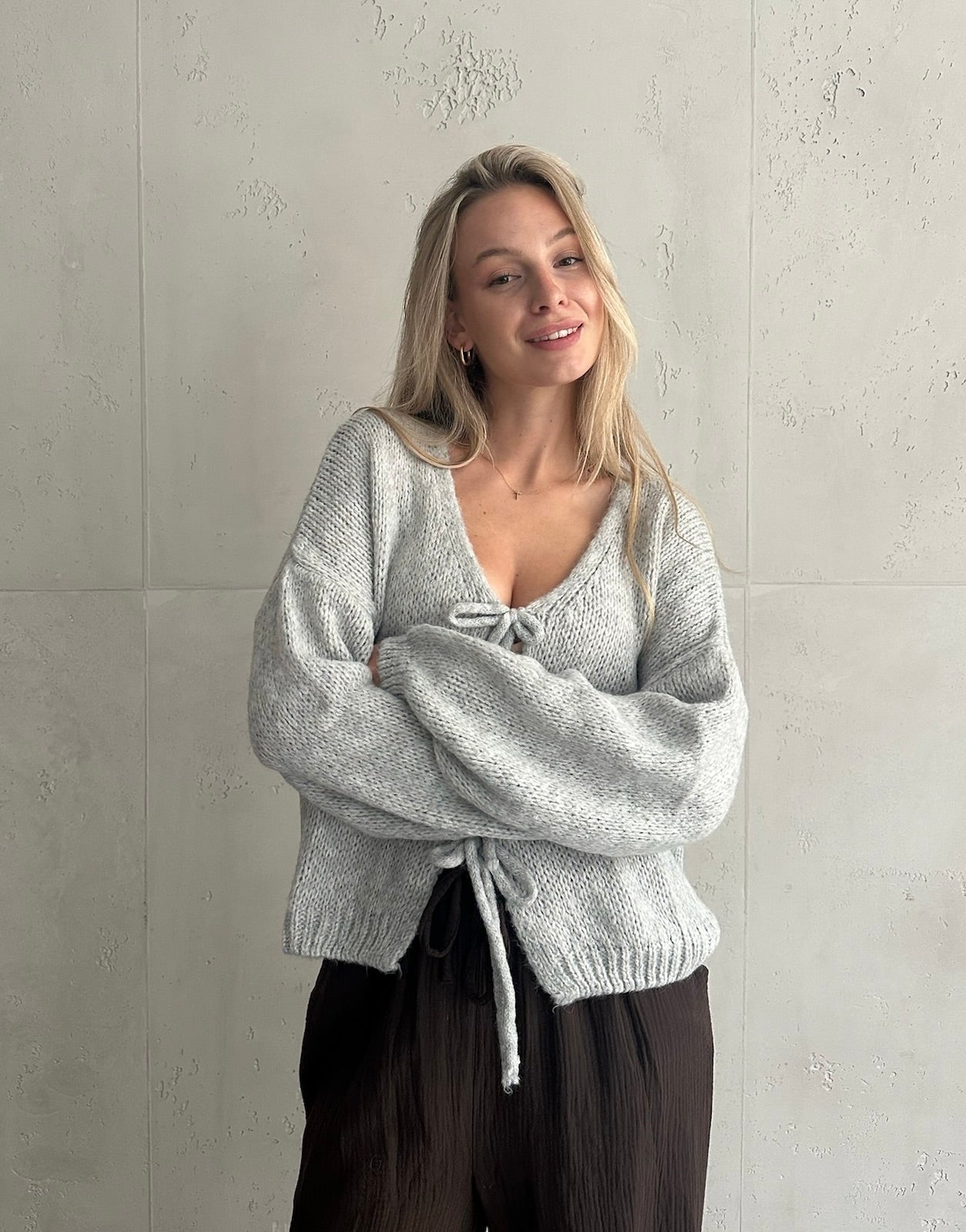 Weicher Schleifen-Pullover