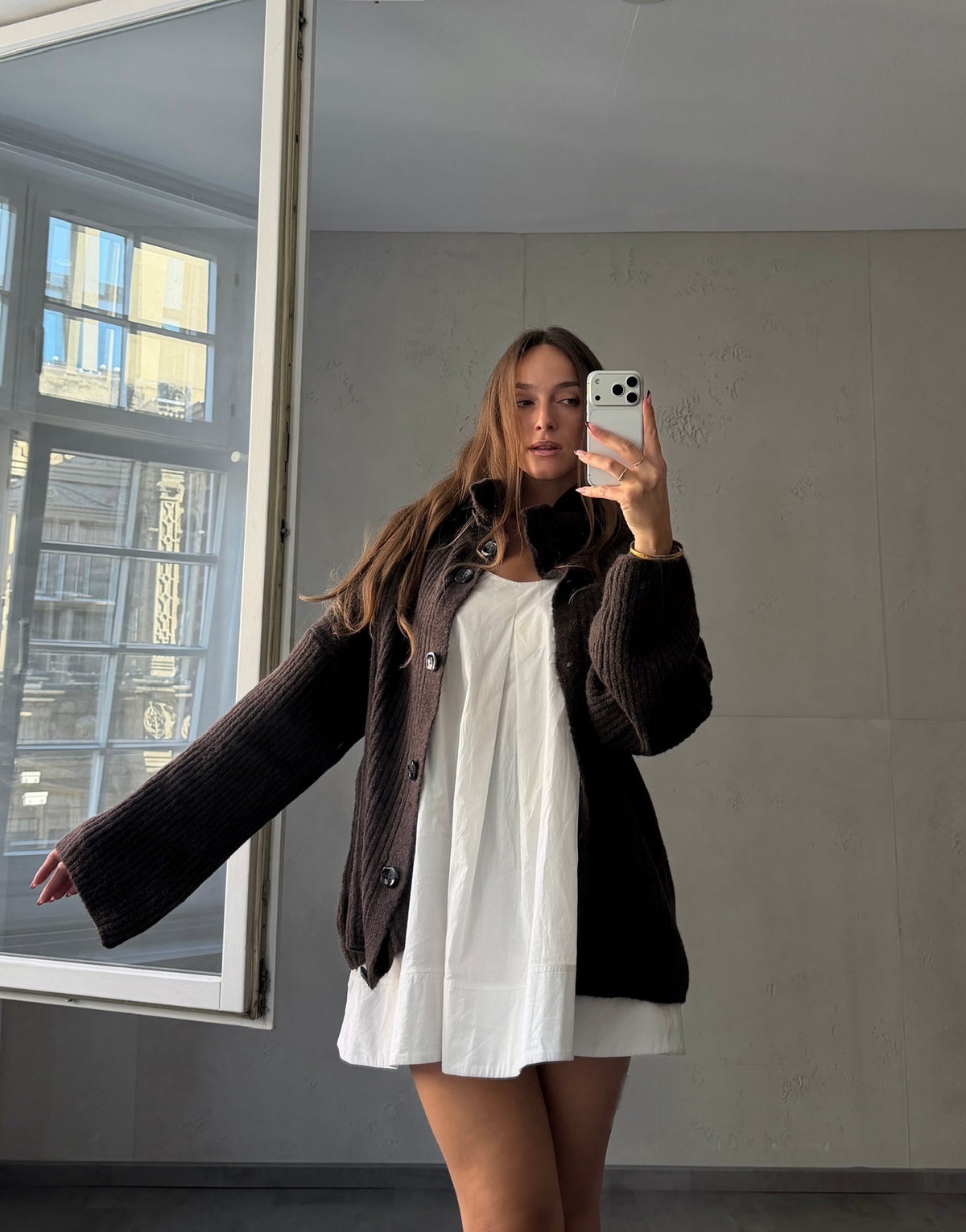 Lange Alpaka-Strickjacke mit großen Knöpfen