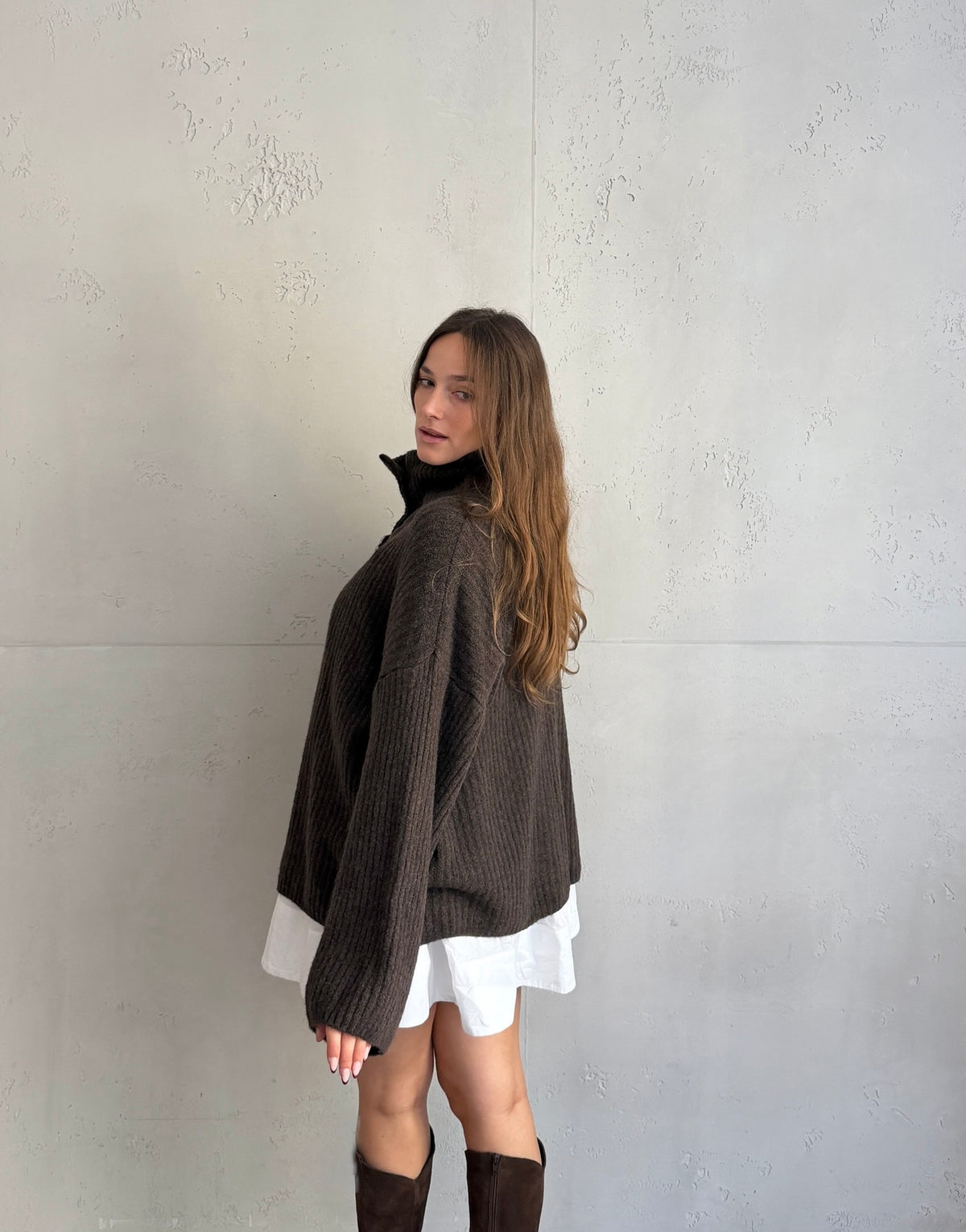 Lange Alpaka-Strickjacke mit großen Knöpfen