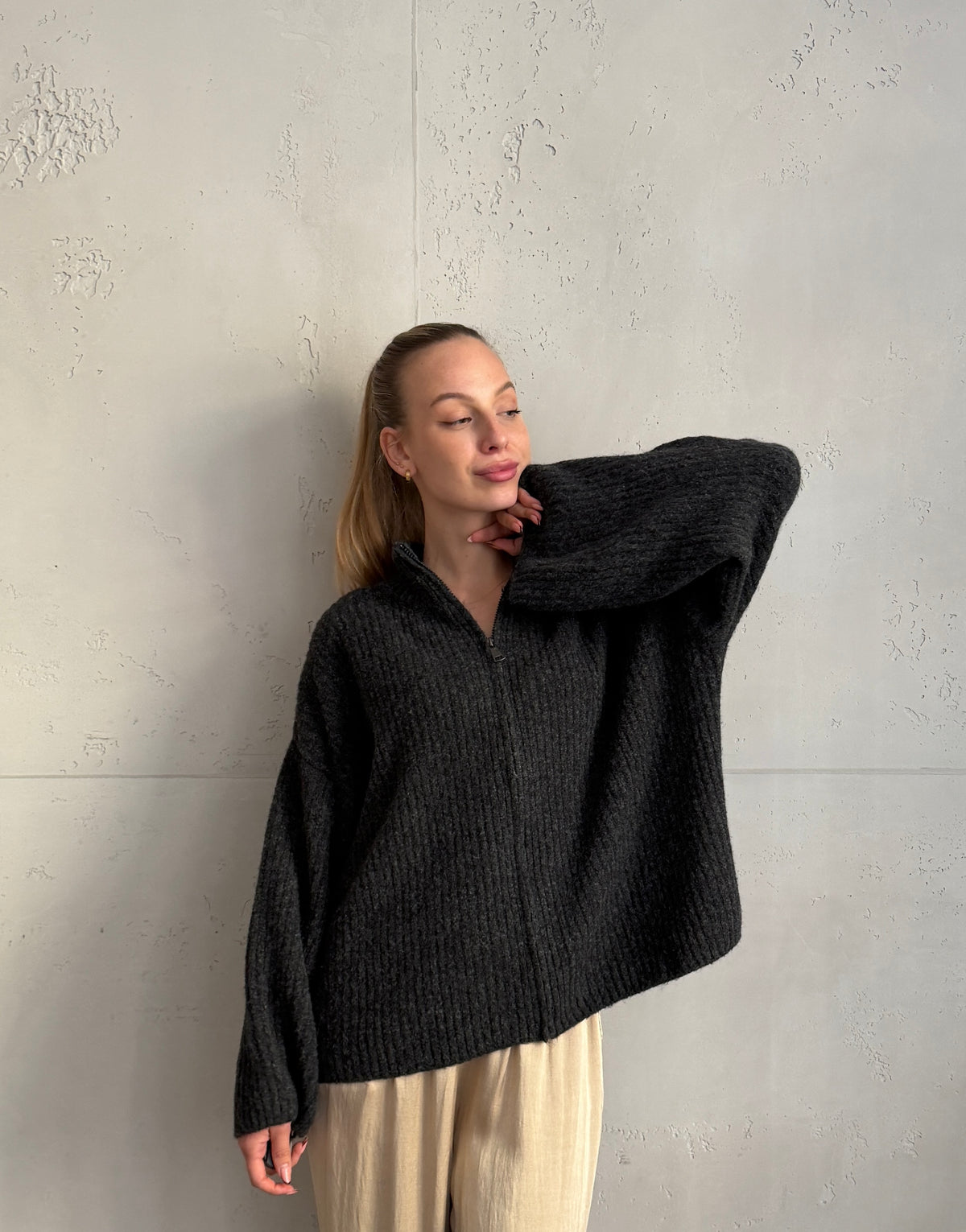 Gerippte Strickjacke mit Alpaka