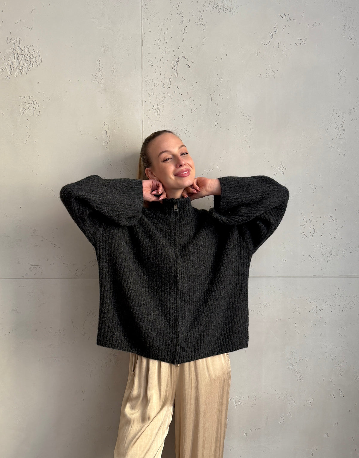 Gerippte Strickjacke mit Alpaka