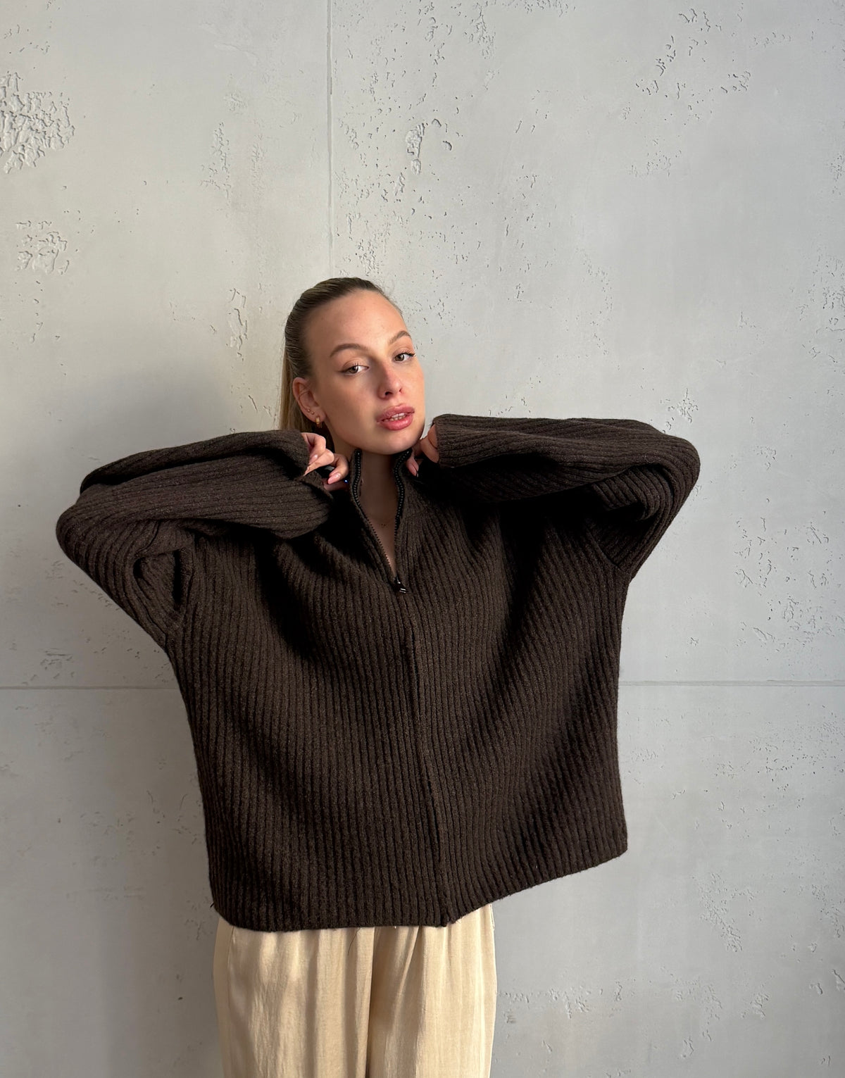 Gerippte Strickjacke mit Alpaka