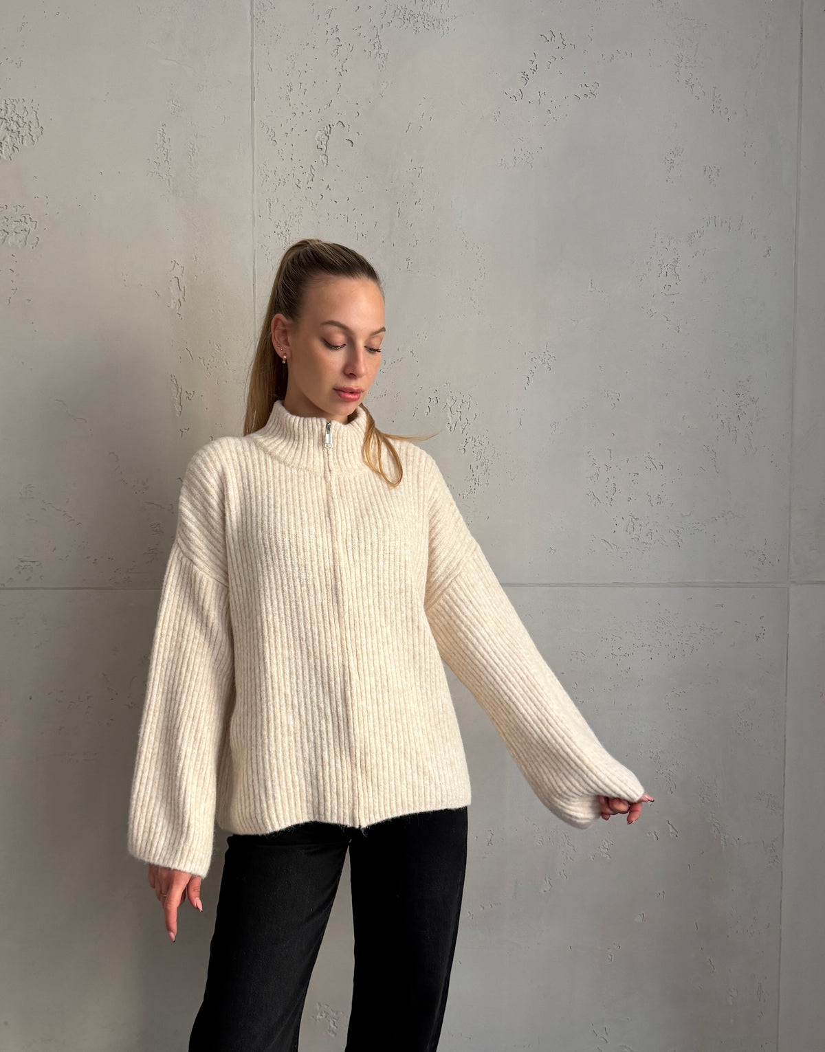 Gerippte Strickjacke mit Alpaka