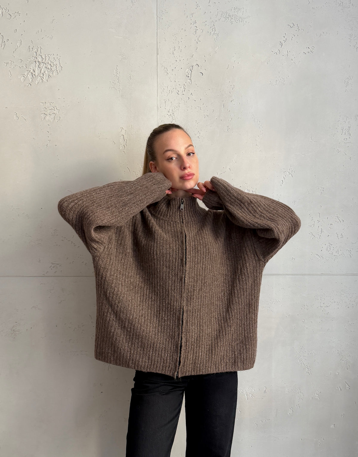 Gerippte Strickjacke mit Alpaka