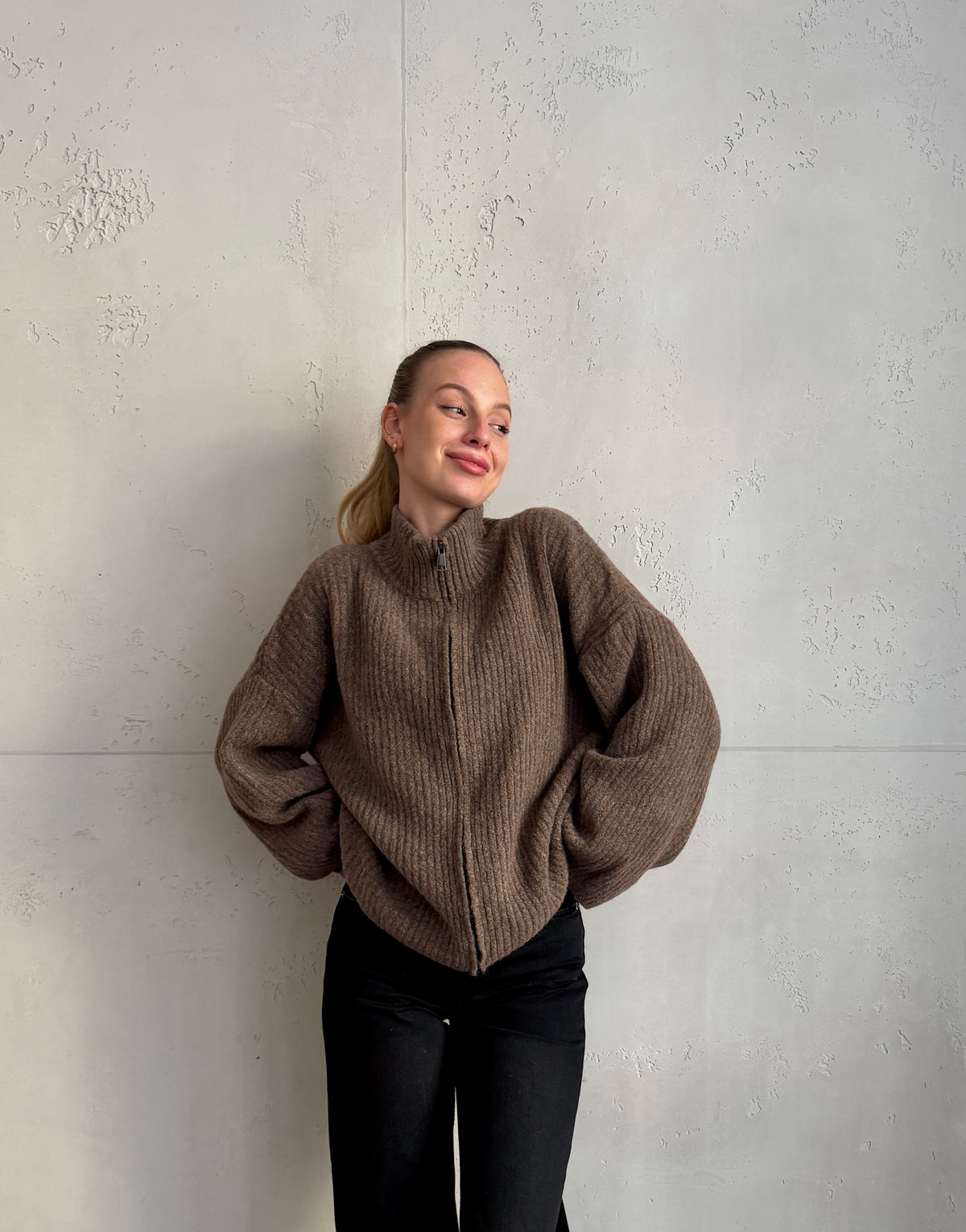 Gerippte Strickjacke mit Alpaka