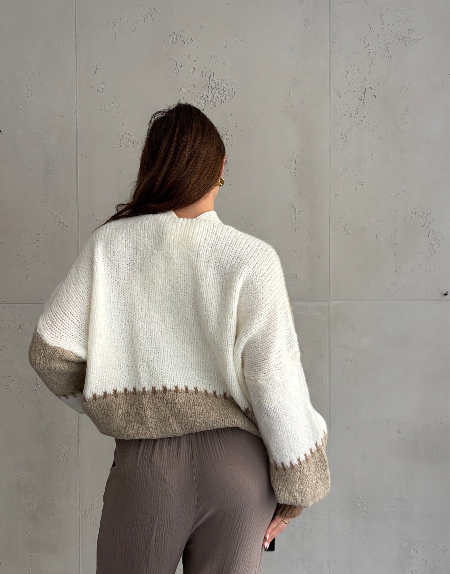 Strickjacke mit Kontrastnaht - Colorblock in Weiß · Beige · Braun