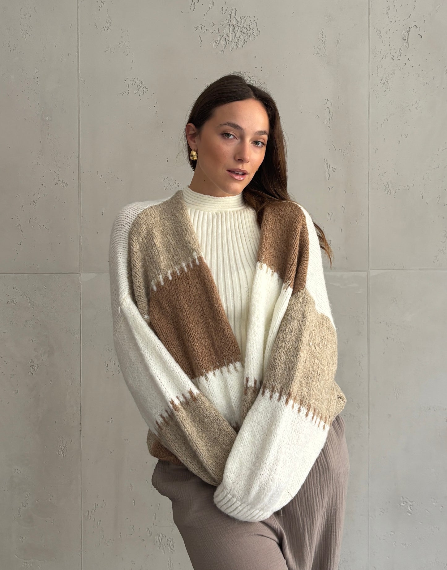 Strickjacke mit Kontrastnaht - Colorblock in Weiß · Beige · Braun