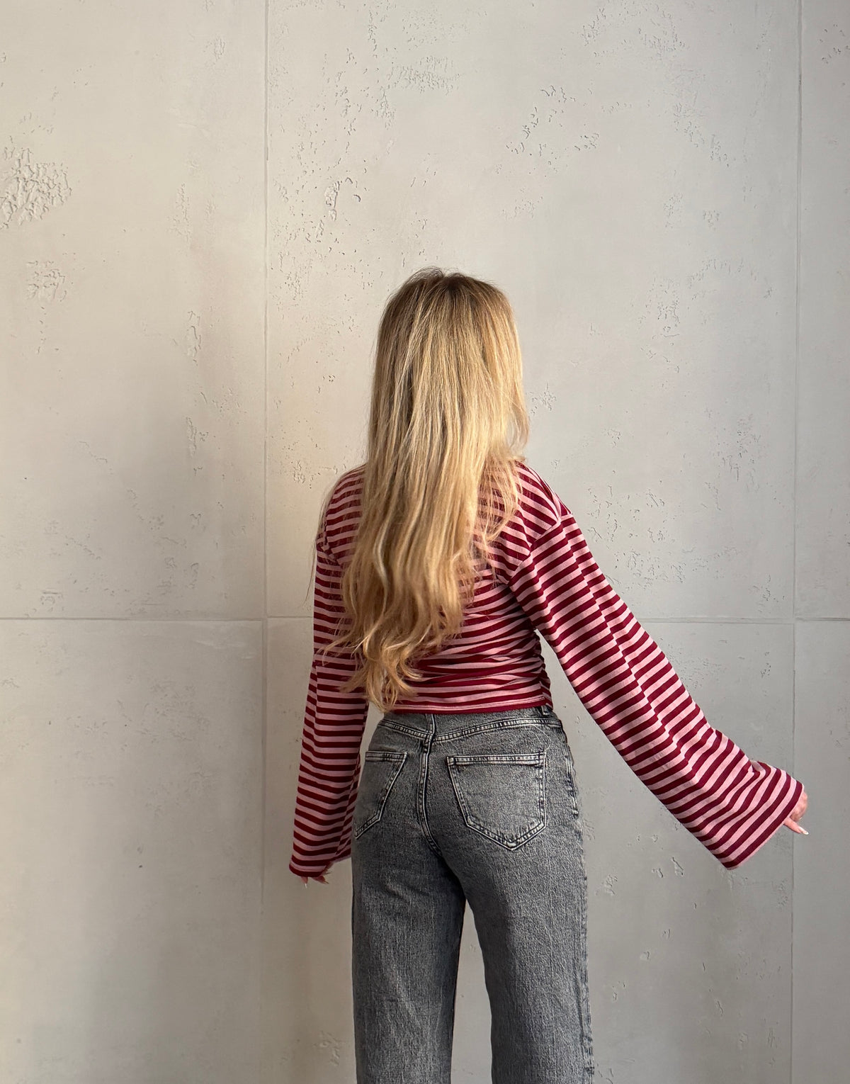 Tailliertes Longsleeve mit lockerer Schulter