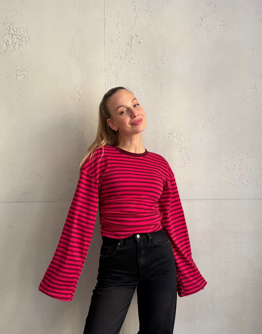 Tailliertes Longsleeve mit lockerer Schulter