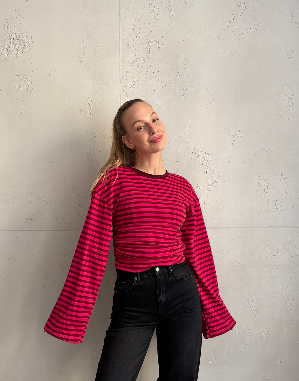 Tailliertes Longsleeve mit lockerer Schulter