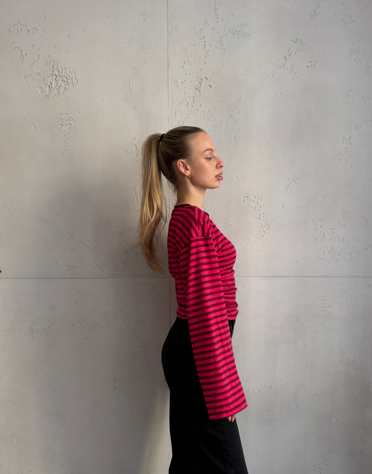 Tailliertes Longsleeve mit lockerer Schulter