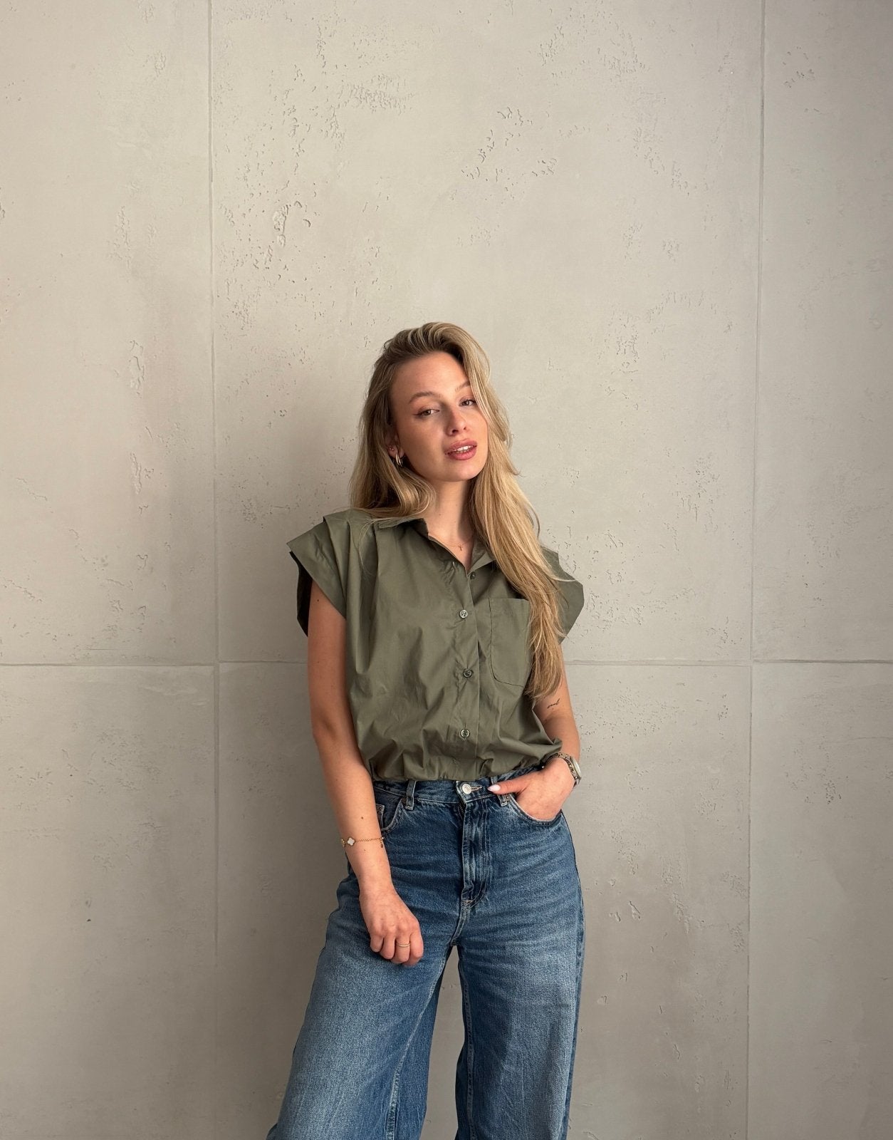 Ärmellose Hemdbluse mit Gummizug & Brusttasche – 100% Baumwolle - Switch - Fashion