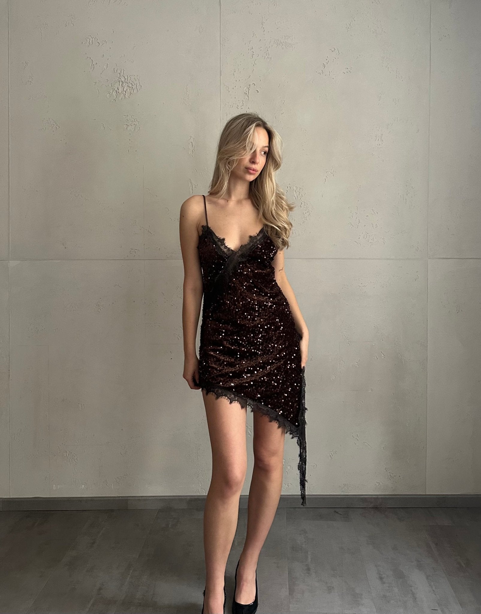 Asymmetrisches Pailletten - Spitzenkleid - Switch - Fashion