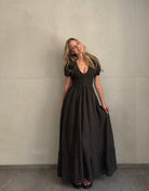 Baumwoll Maxikleid mit Kurzarm & Gummibund – Uni in Khaki - Switch-Fashion