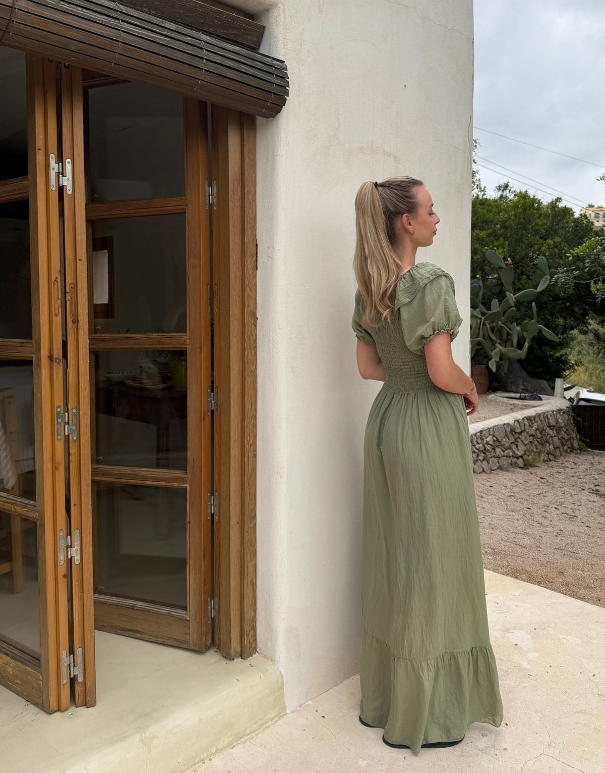 Baumwoll Maxikleid mit Kurzarm & Gummibund – Uni in Khaki - Switch-Fashion