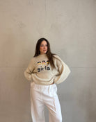 Beiger Strickpullover mit "Girls" Web - Design - Switch - Fashion