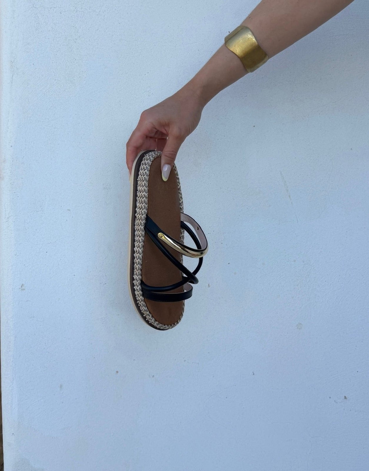 Black Slides – Goldring-Riemen, Chunky Sole, Schwarz/Beige - Switch-Fashion