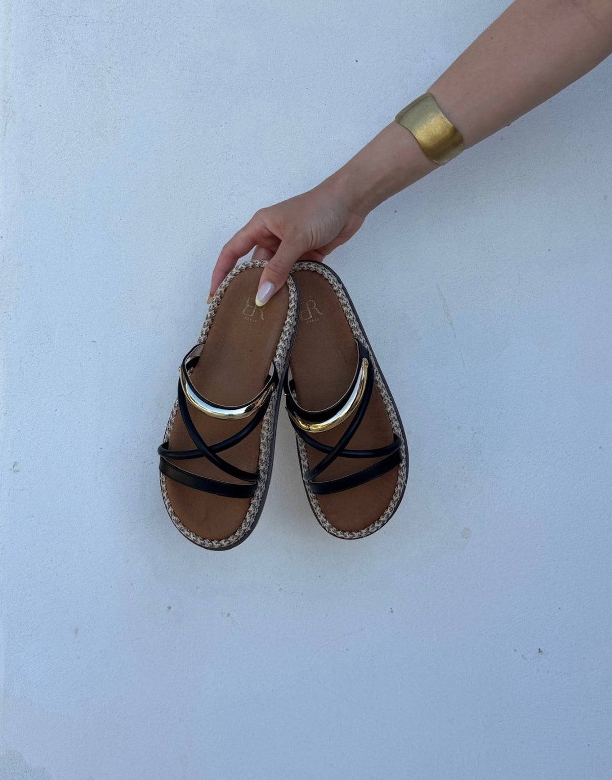 Black Slides – Goldring-Riemen, Chunky Sole, Schwarz/Beige - Switch-Fashion