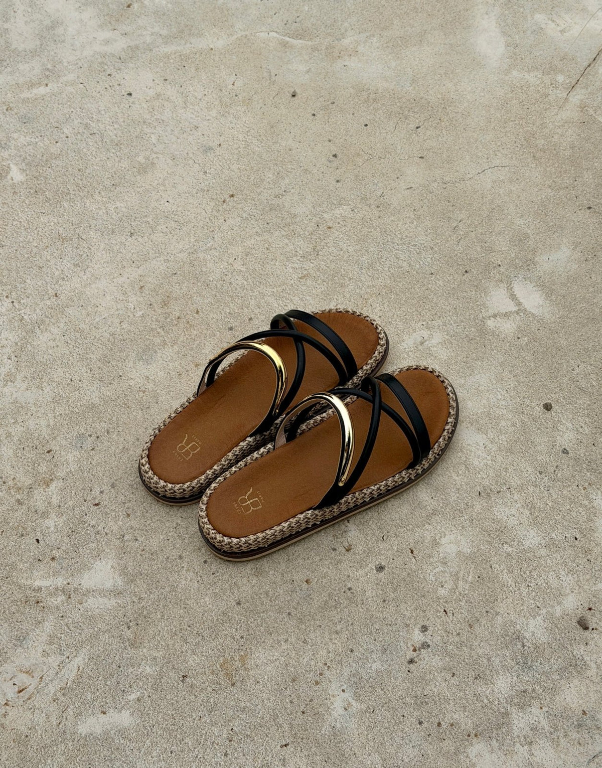 Black Slides – Goldring-Riemen, Chunky Sole, Schwarz/Beige - Switch-Fashion