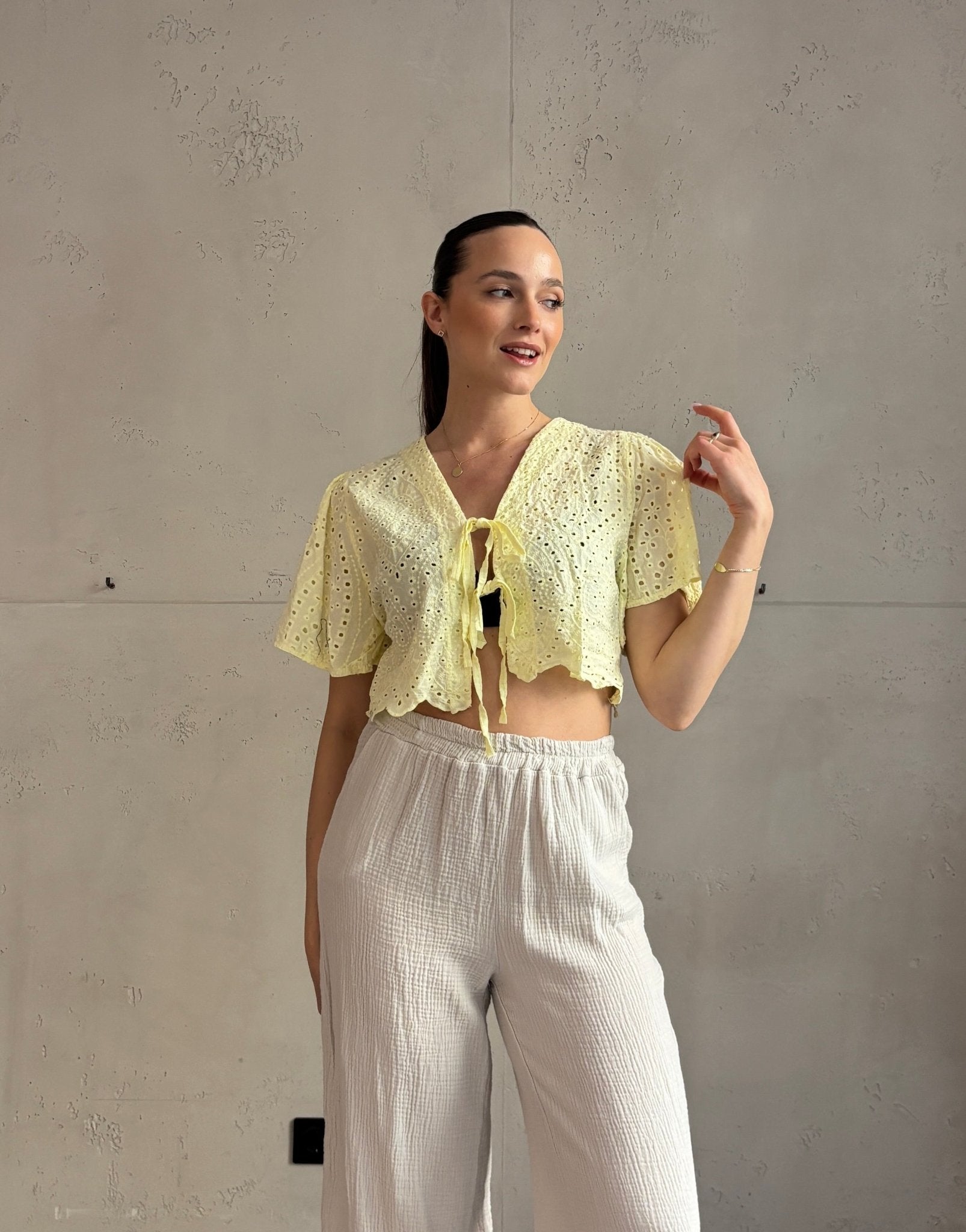 Bluse mit Lochdesign und Schleifen - Switch - Fashion
