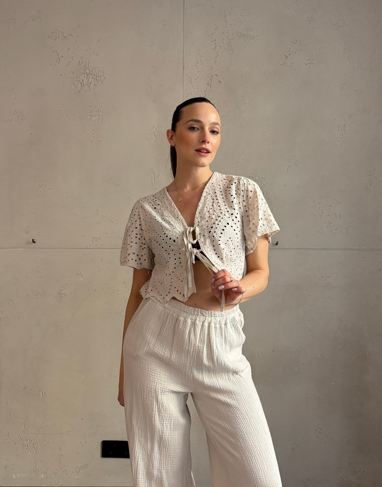 Bluse mit Lochdesign und Schleifen - Switch - Fashion