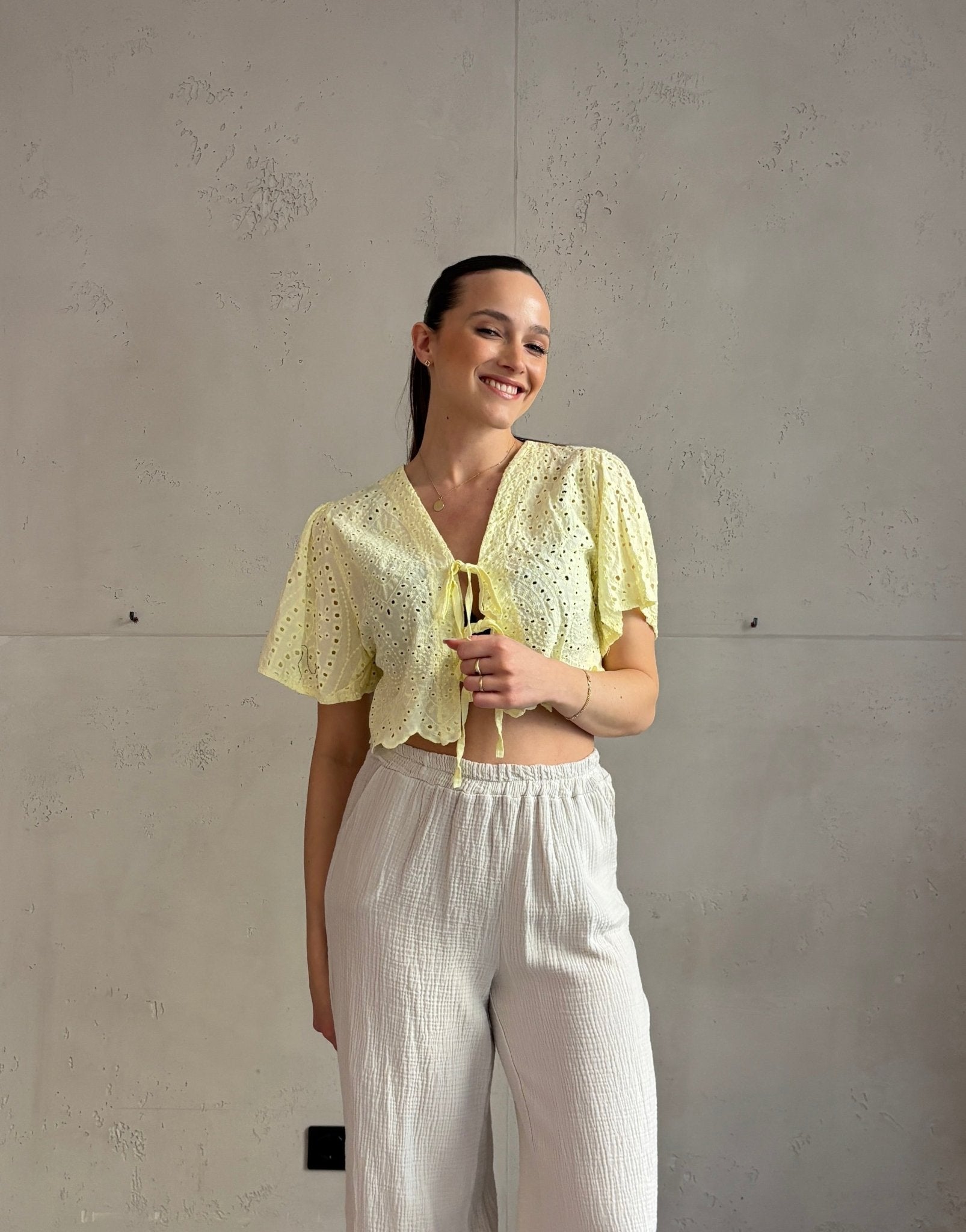 Bluse mit Lochdesign und Schleifen - Switch - Fashion