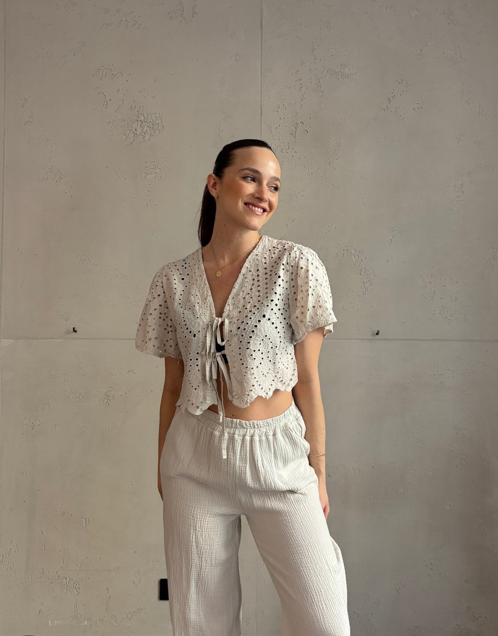 Bluse mit Lochdesign und Schleifen - Switch - Fashion
