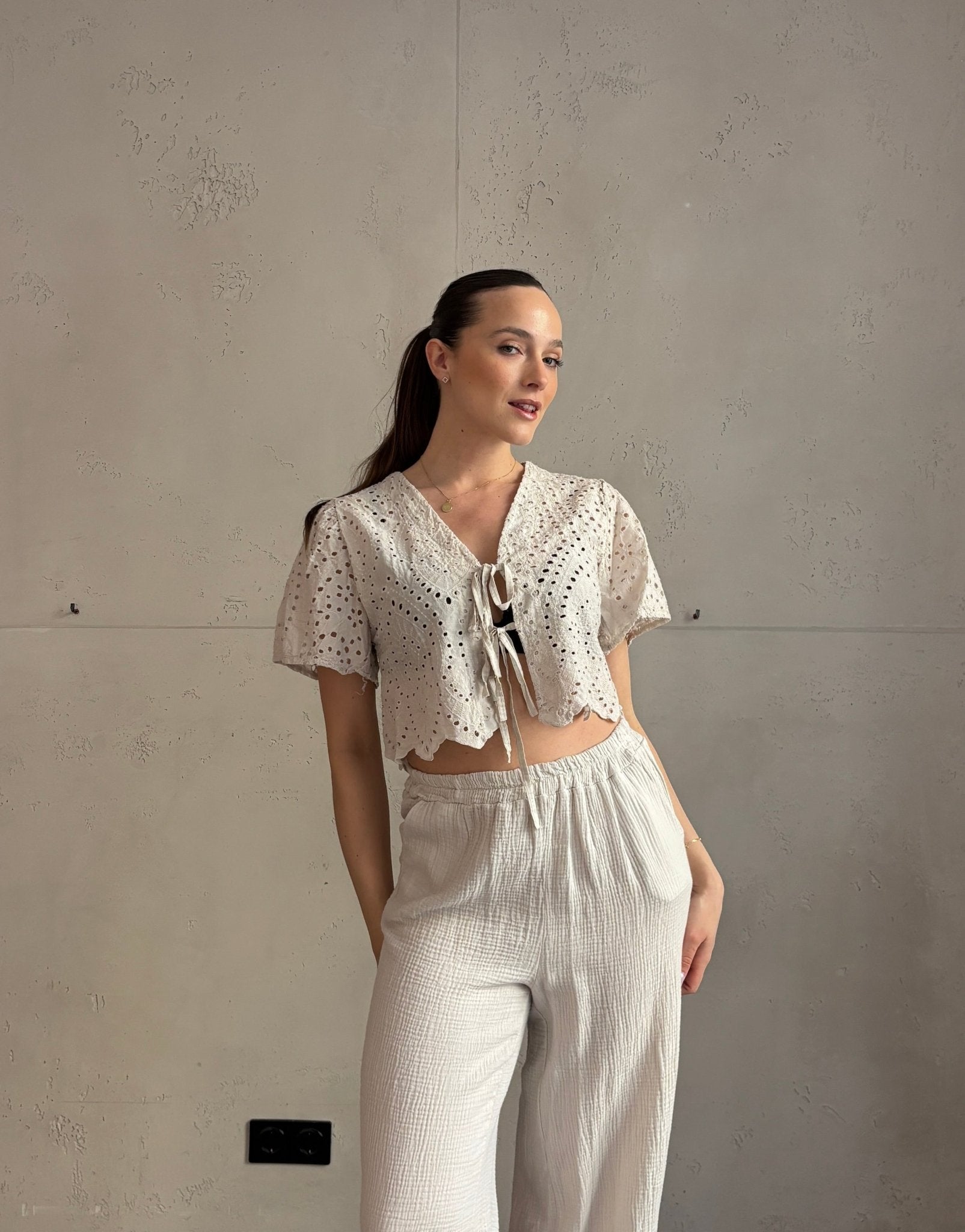 Bluse mit Lochdesign und Schleifen - Switch - Fashion