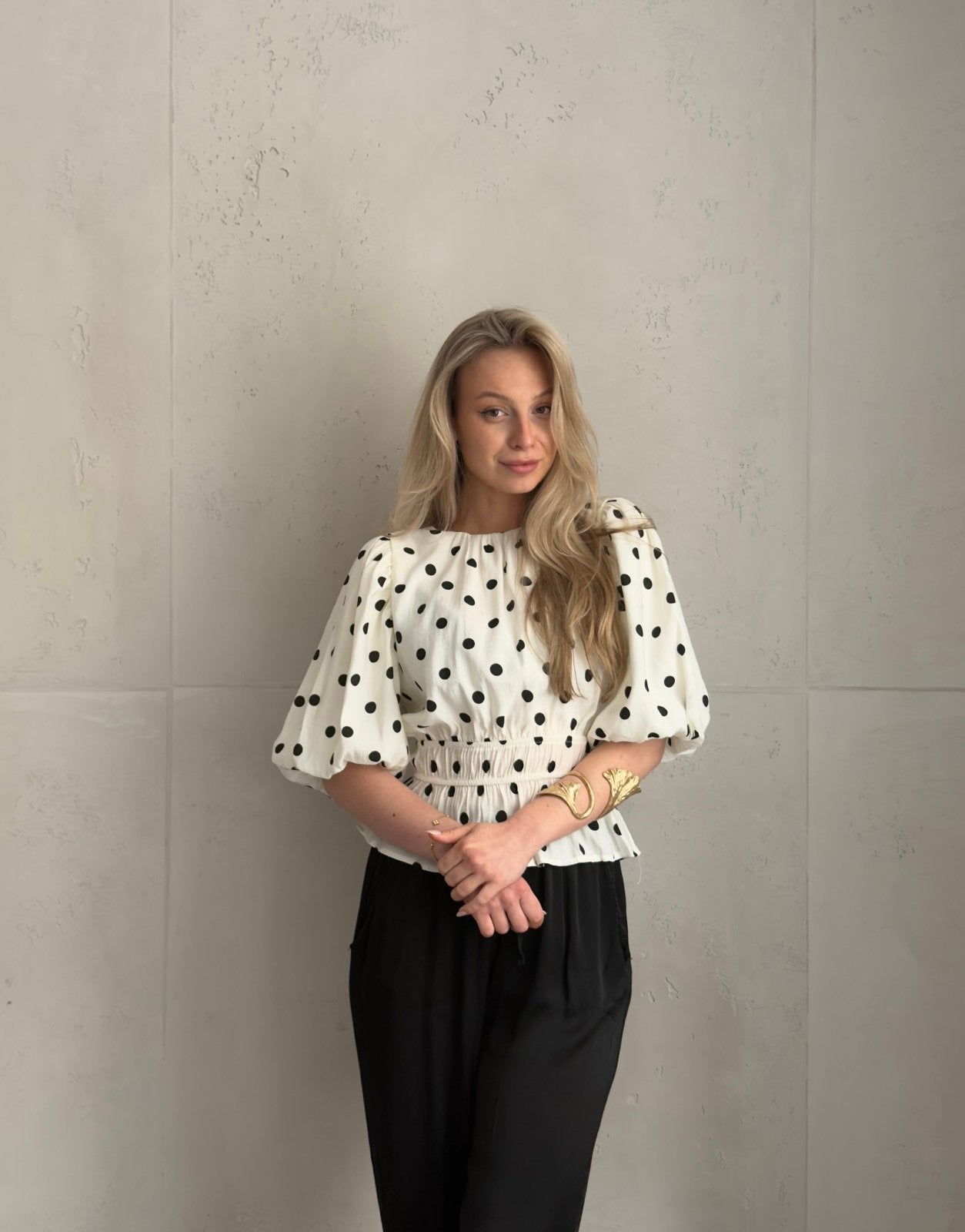 Bluse mit Punkten – Halbarm, Ballonärmel & Gummibund in der Taille - Switch - Fashion