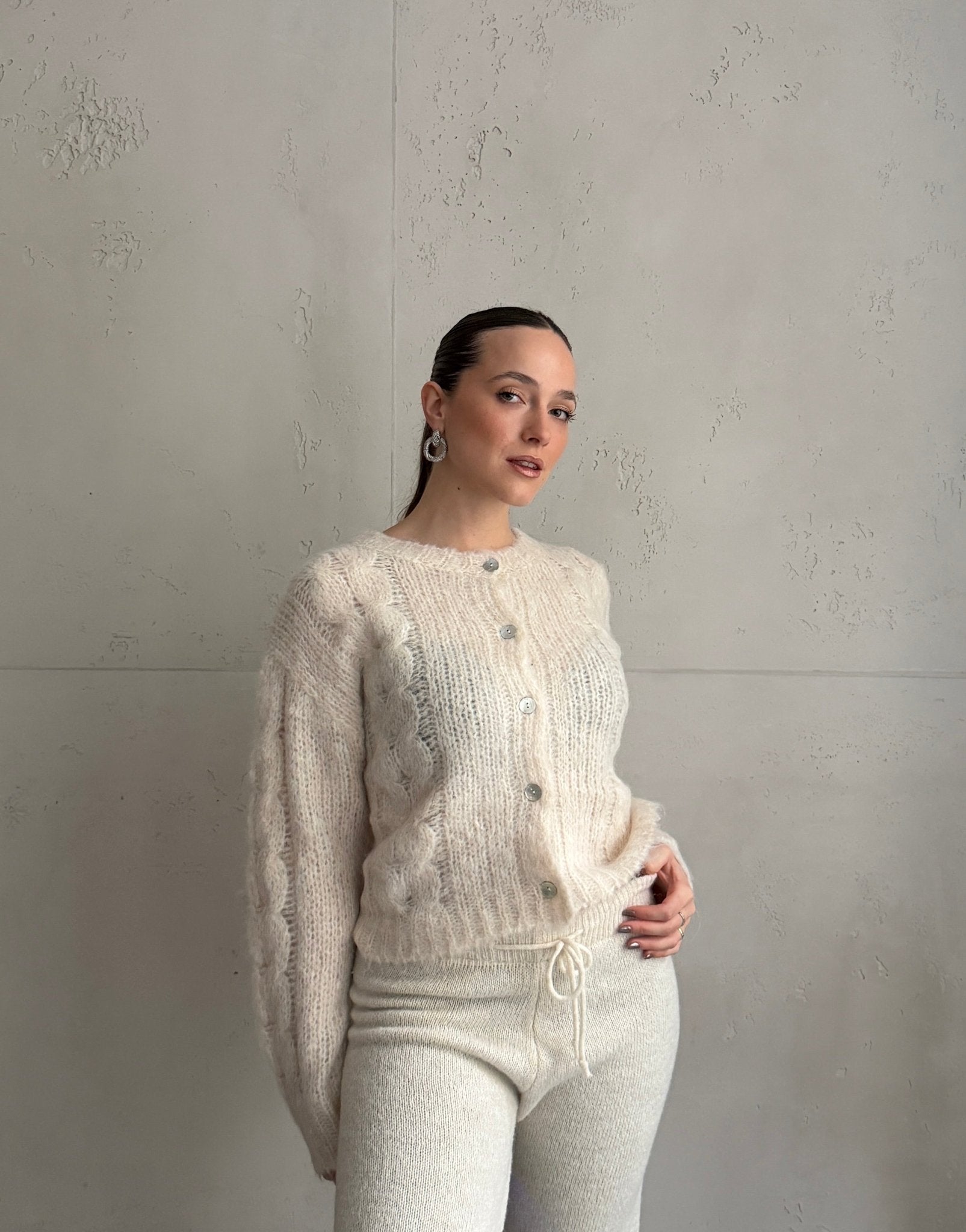 Cozy Basic: Kurze Strickjacke mit Zopfmuster - Switch - Fashion