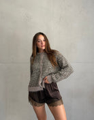 Feingestreifte Strickjacke mit Knöpfen - Switch-Fashion