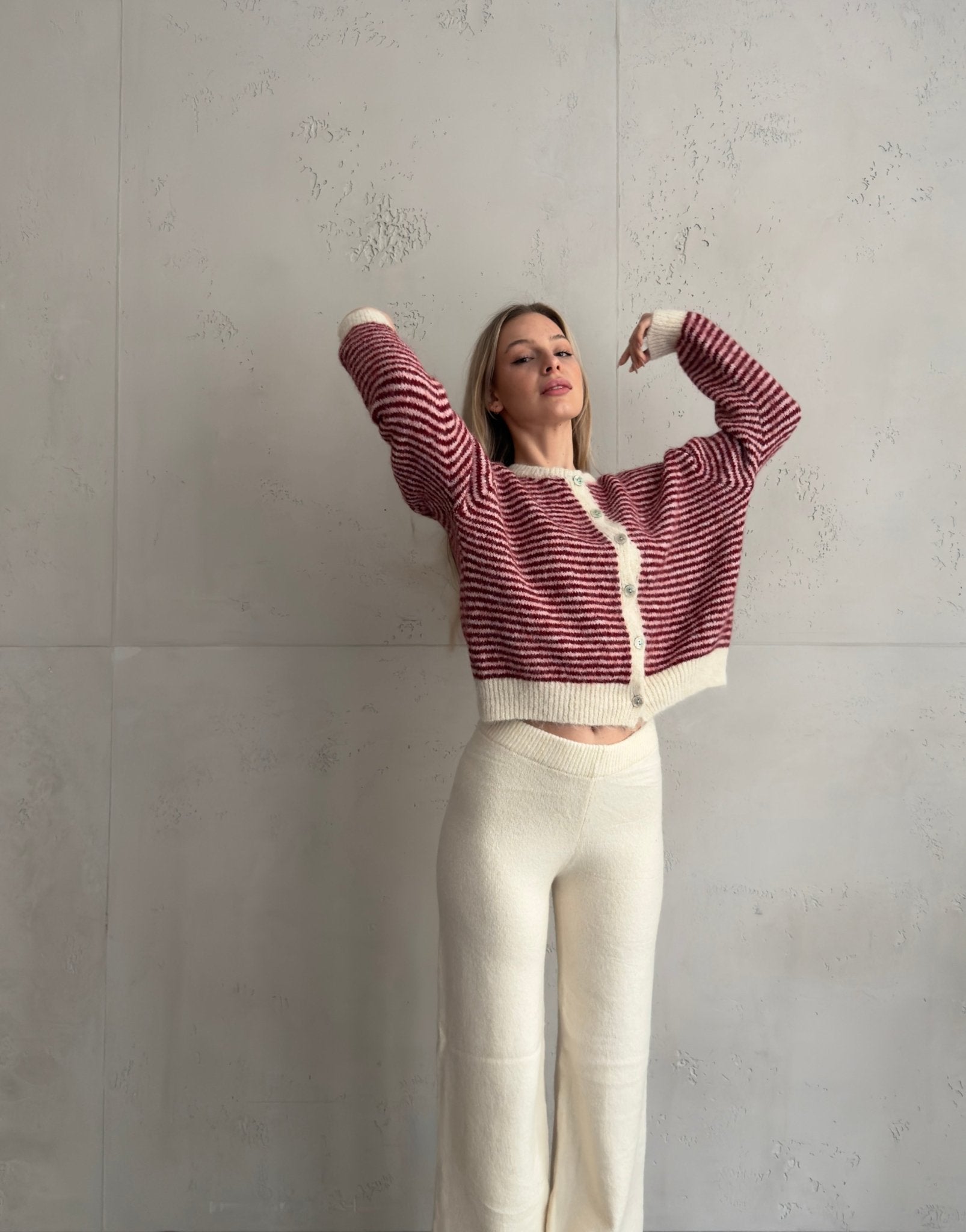 Feingestreifte Strickjacke mit Knöpfen - Switch - Fashion