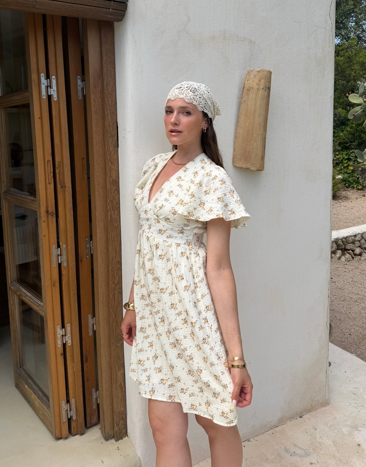 Floral Musselin Minikleid – V-Ausschnitt, Rückenausschnitt, Offwhite - Switch-Fashion