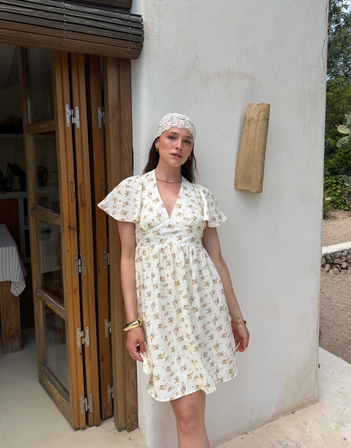 Floral Musselin Minikleid – V-Ausschnitt, Rückenausschnitt, Offwhite - Switch-Fashion
