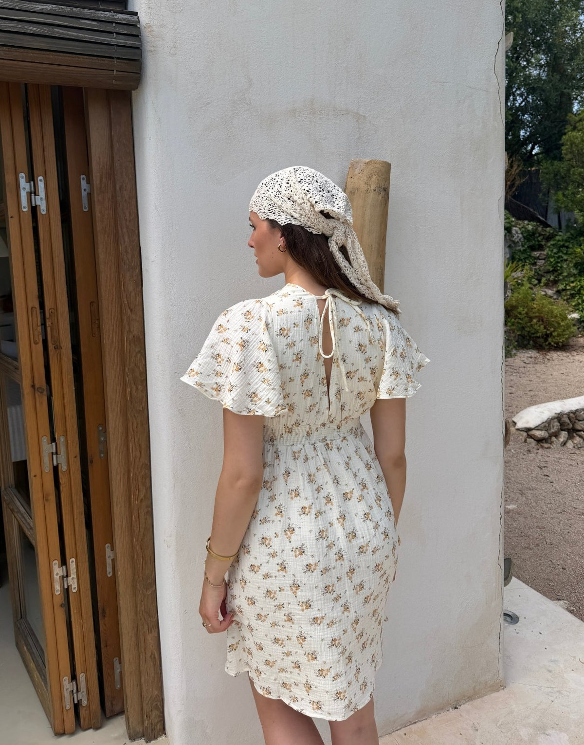 Floral Musselin Minikleid – V-Ausschnitt, Rückenausschnitt, Offwhite - Switch-Fashion