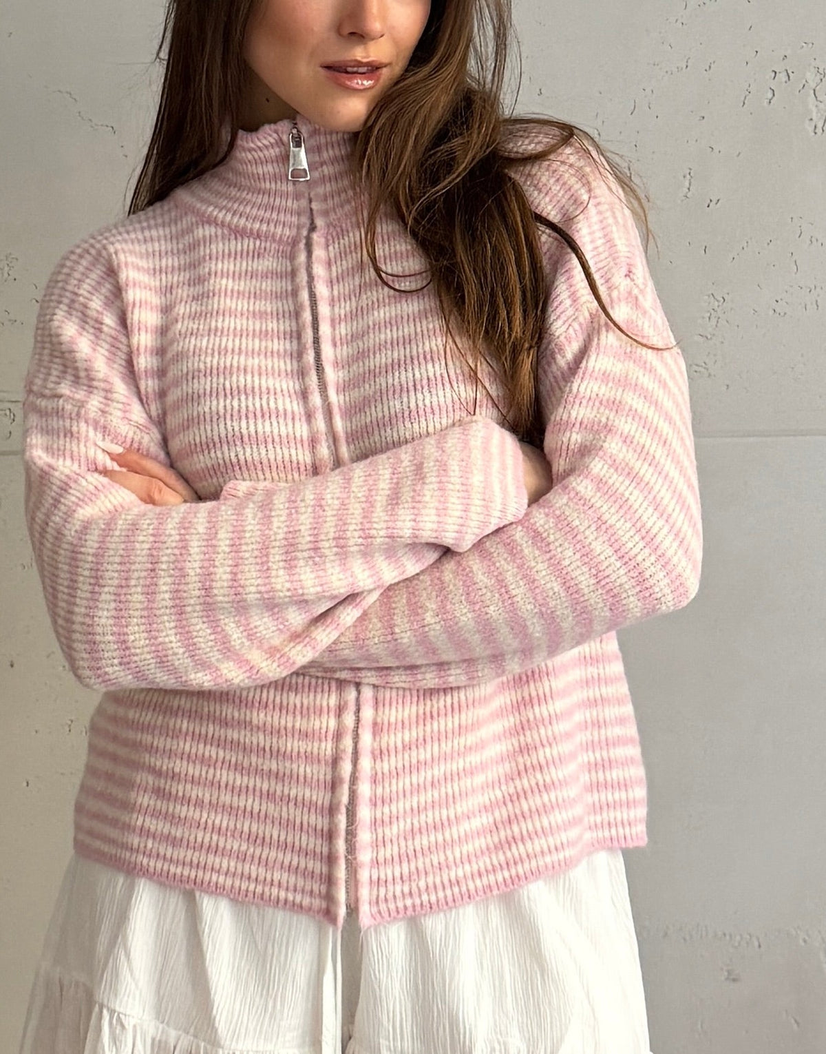 Gestreifte Strickjacke mit Reißverschluss & Stehkragen - Switch - Fashion