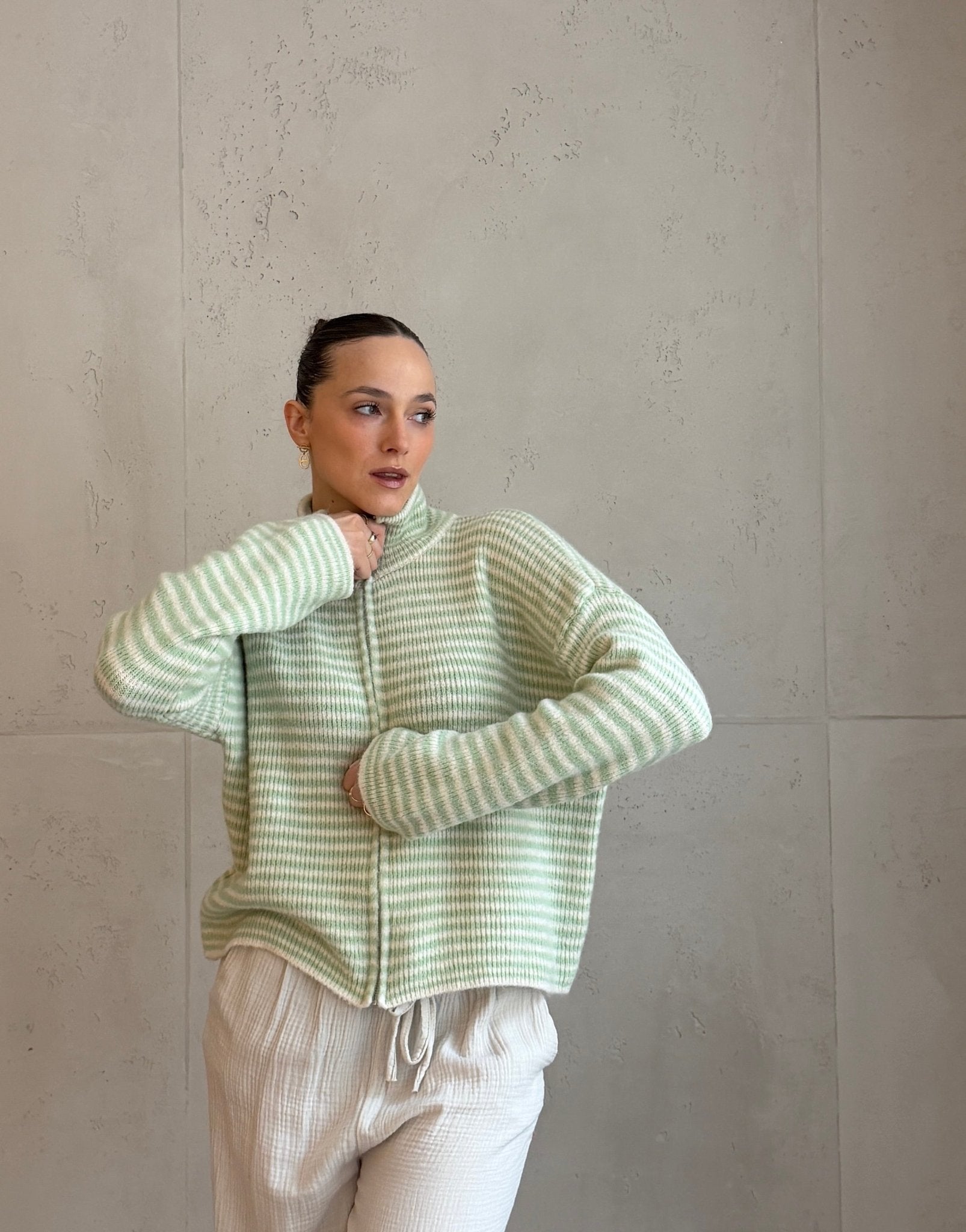 Gestreifte Strickjacke mit Reißverschluss & Stehkragen - Switch - Fashion