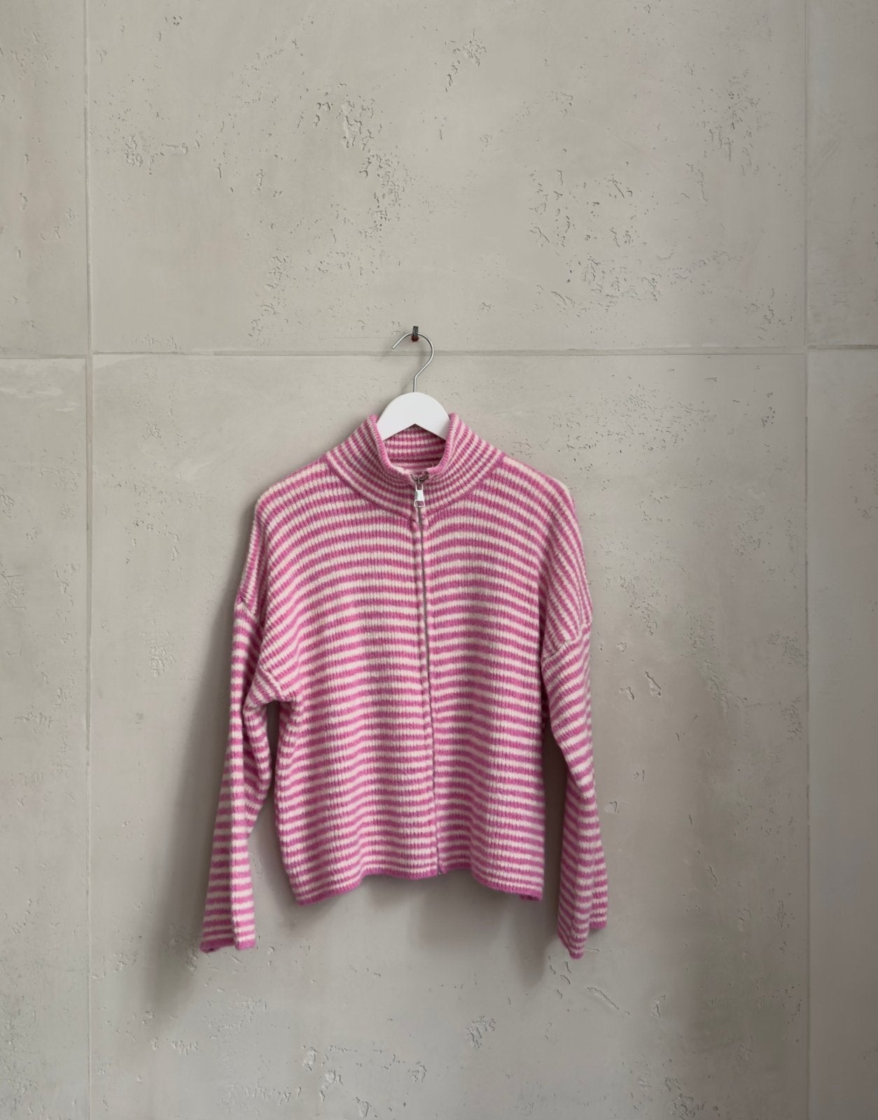 Gestreifte Strickjacke mit Reißverschluss & Stehkragen - Switch - Fashion