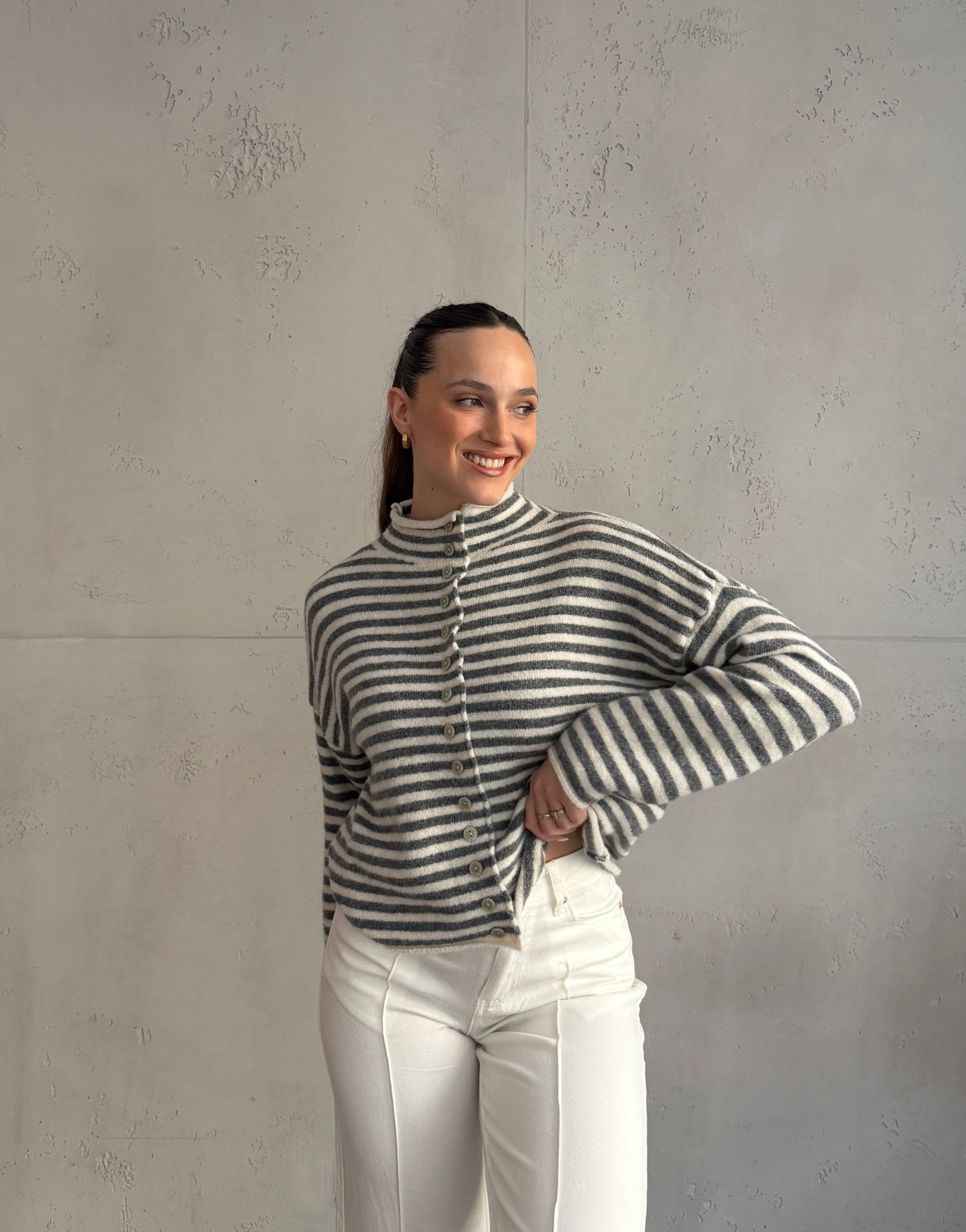 Gestreifte Strickjacke mit Stehkragen & Knöpfen - Switch - Fashion